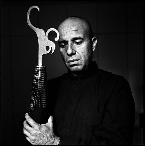 Mario Bellatin (C) JL Bertini